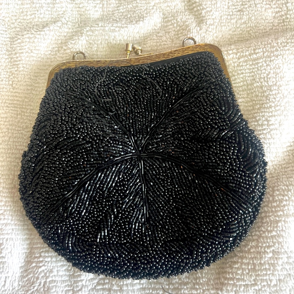 Vintage La Regale Ltd beaded evening bag made in Hong Kong. Missing chain.